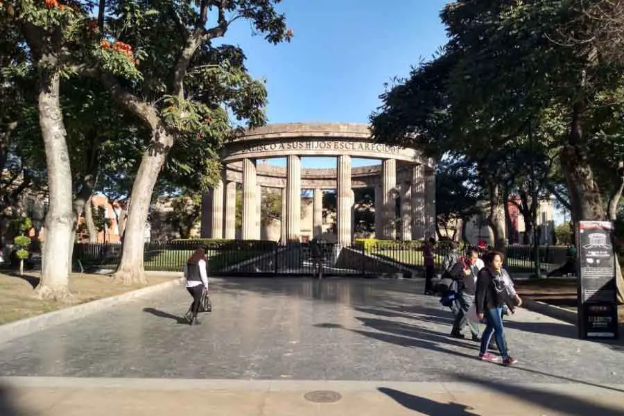 Front view of rotonda de los jaliscienses ilustres in Guadalajara